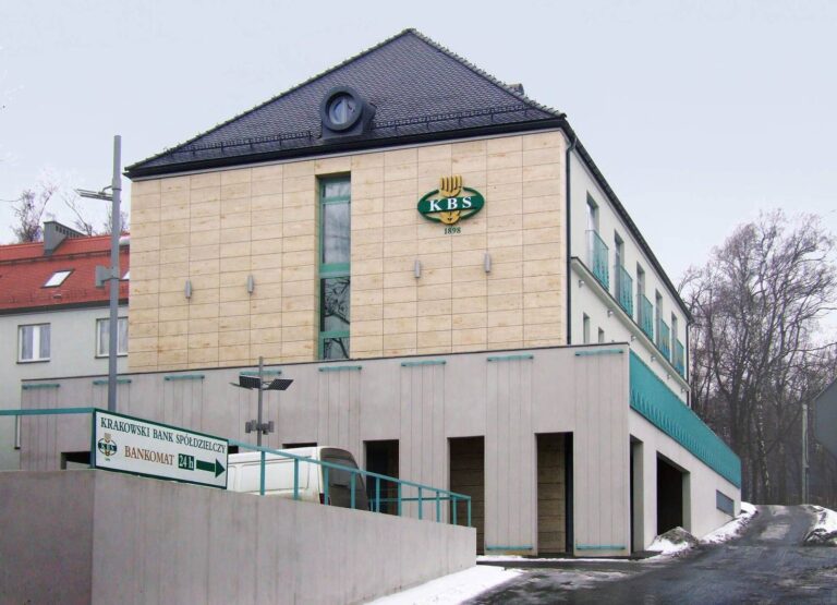 Urząd Gminy z oddziałem Krakowskiego Banku Spółdzielczego, Mogilany