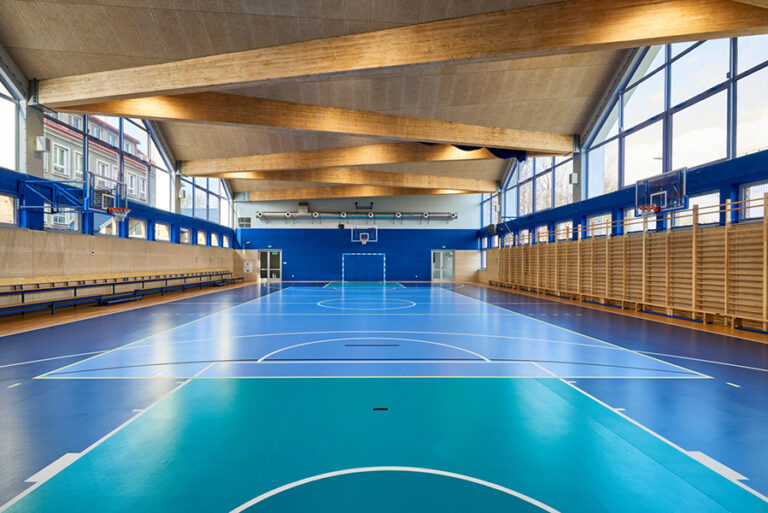 HALA SPORTOWA PRZY SZKOLE PODSTAWOWEJ NR 74 W KRAKOWIE