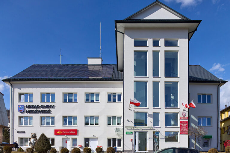 BUDYNEK URZĘDU GMINY NIEDŹWIEDŹ