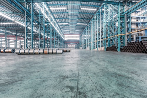 Nowoczesna hala produkcyjna – części do&nbsp;instalacji hali