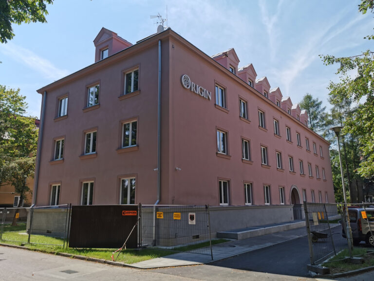 Centrum Rehabilitacji os. Młodości przed i po modernizacji