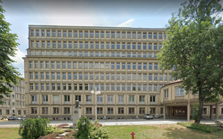 PRZEBUDOWA BUDYNKU PRZY UL. LUBICZ 25 W KRAKOWIE