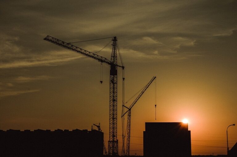 Specyfika i&nbsp;zakres zastosowań żurawi wieżowych | Łęgprzem