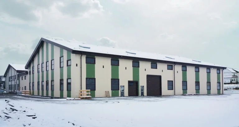 Budowa hali magazynowej krok po kroku – planowanie, projekt, wykonanie